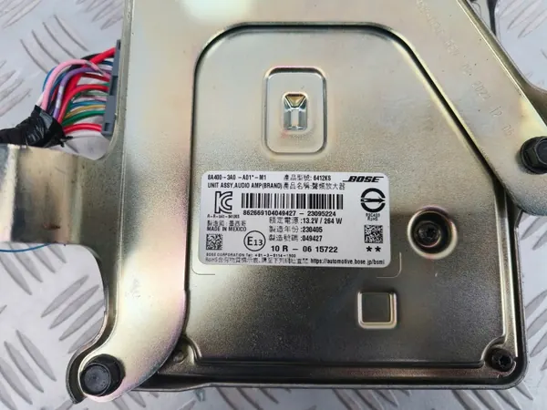 Honda OE 8A400-3A0-A01-M1 Bose Radio Versterker image 5