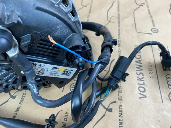 Vaihtovirtageneraattori Volkswagen OE 04C903023M image 4