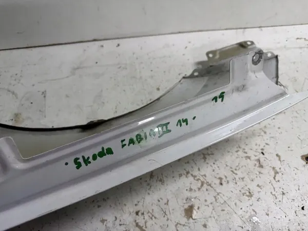 Fram Höger Skärm SKODA FABIA III 3 6V 14- OEM image 8