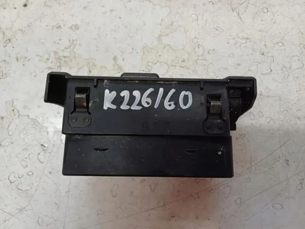 OEM LUK826 Rechte Front-Luftauslassblende für Mercedes E W124 image 5