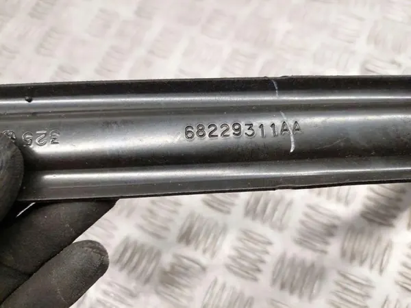 Polttoainesäiliön kiinnitys OEM 68229311AA Chrysler Pacificalle image 3