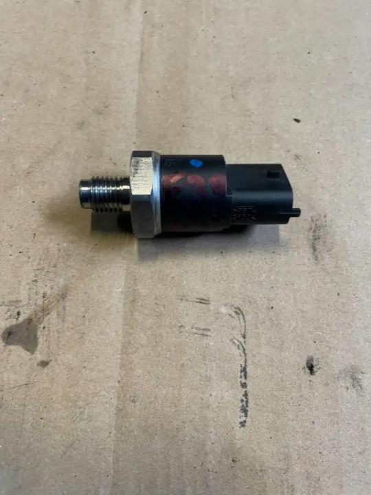 BMW M57 Einspritzleitung Drucksensor OEM 0281002475 image 2