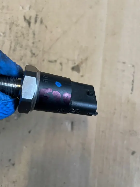 BMW M57 Einspritzleitung Drucksensor OEM 0281002475 image 3