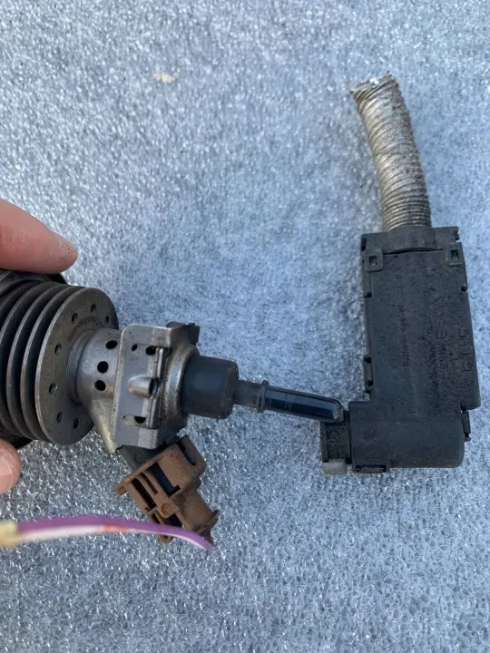 Injector AdBlue SEAT OEM 3C0131113C - Usado image 5