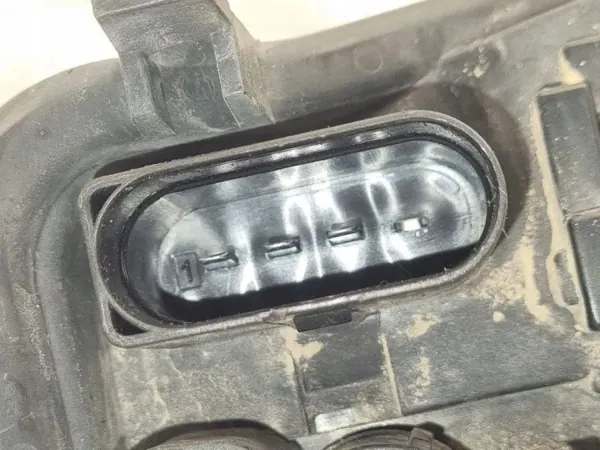 Audi A6 Rückleuchtenstecker OEM 89033806 - Gebraucht image 3