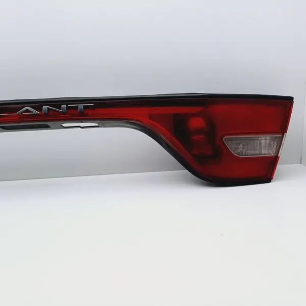 Mitsubishi Galant VII Bagageluckstrim OEM DRC83814 image 3