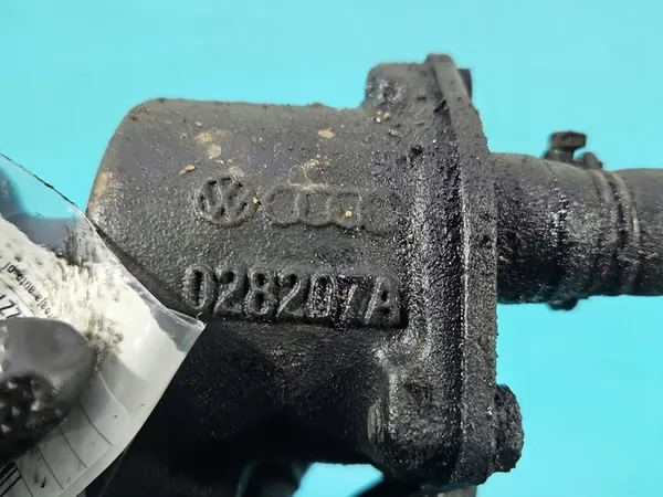 VW Transporter T4 Imupumppu 1.9 D OEM 028207A image 3