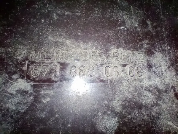 Acabado interior Mercedes OEM 6736880608 - Usado image 3