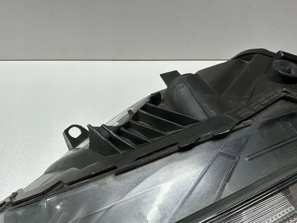 Volvo V40 II Vasemman Ajovalon OEM 31420003 image 7