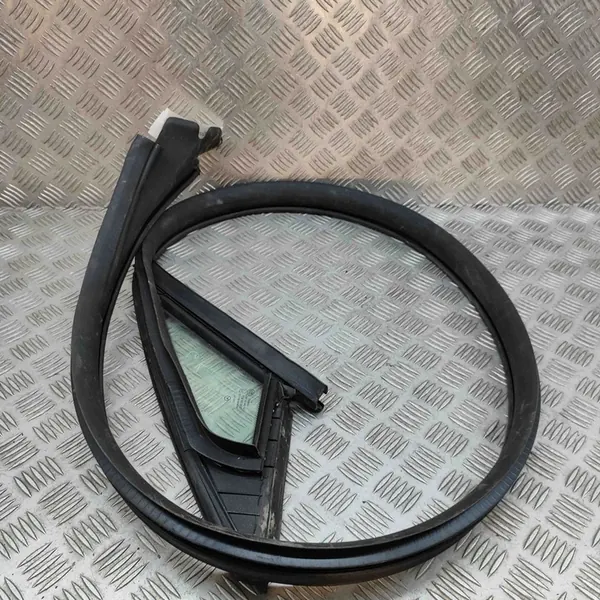 Vänster bakdörrs fönster Mercedes-Benz E Coupe A2076700304 image 2