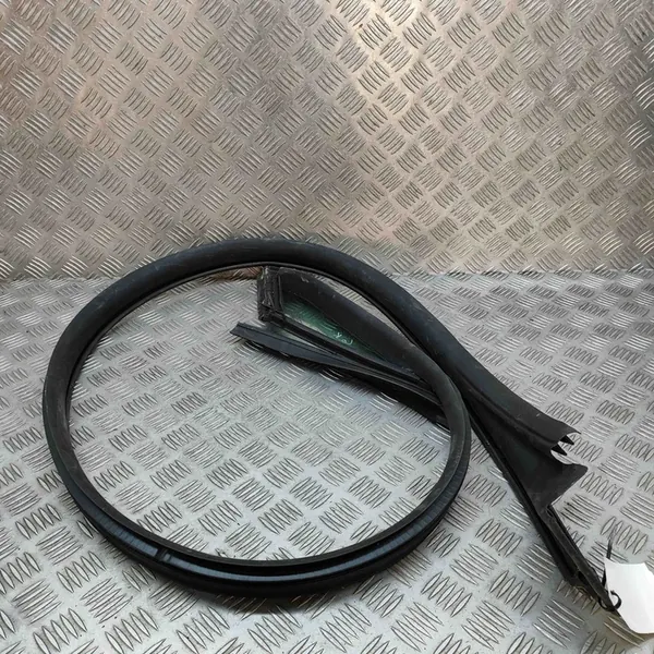 Vänster bakdörrs fönster Mercedes-Benz E Coupe A2076700304 image 4