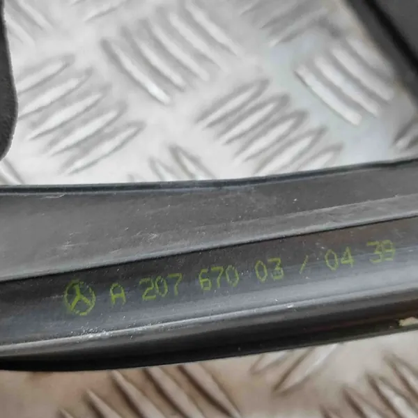 Vänster bakdörrs fönster Mercedes-Benz E Coupe A2076700304 image 6