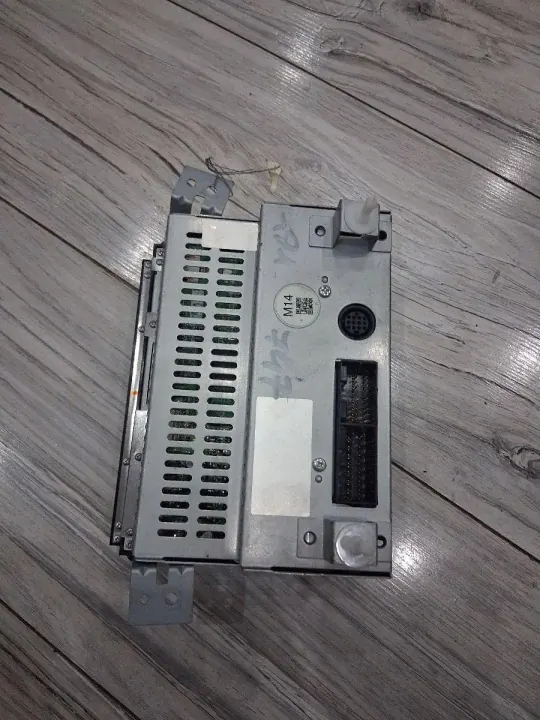 Radio Navigation Subaru Legacy OEM V7400024 image 3