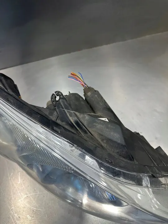 Faros delanteros derecho Hyundai i20 2010 OEM 921024P000 image 2