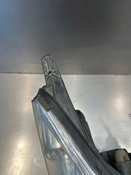 Faros delanteros derecho Hyundai i20 2010 OEM 921024P000 image 3