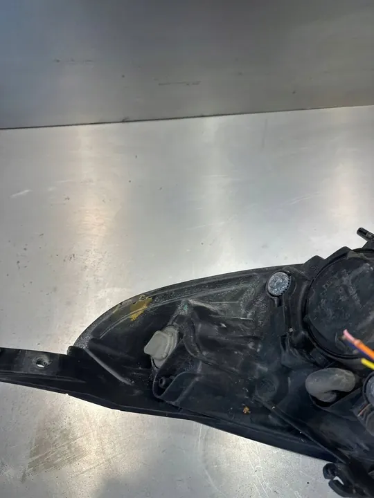 Faros delanteros derecho Hyundai i20 2010 OEM 921024P000 image 4