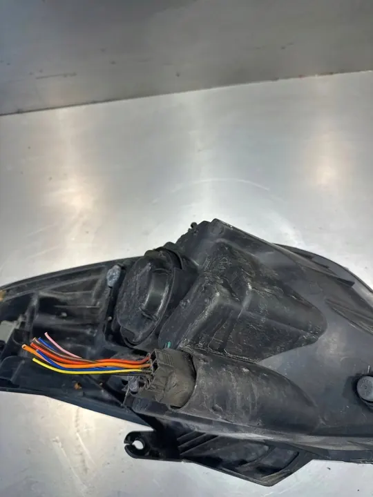 Faros delanteros derecho Hyundai i20 2010 OEM 921024P000 image 5