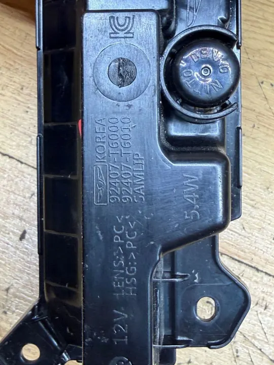 Luz de matrícula Genesis G80 OEM 92407T6000 image 8