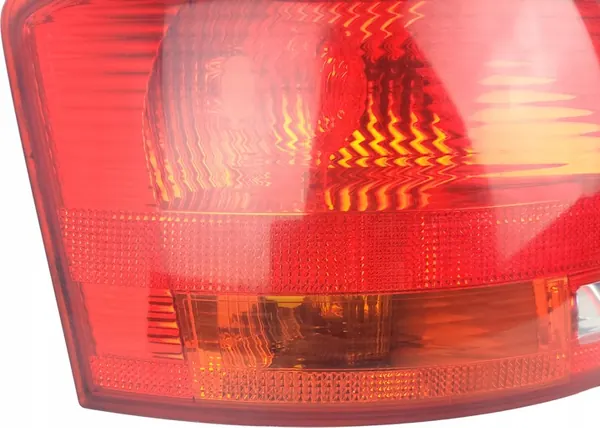 AUDI A4 B7 Luz Trasera Derecha ULO 8E9945096E image 3