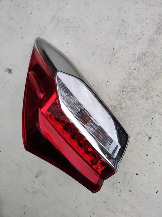 Luz trasera izquierda Toyota Corolla E16 Lift image 4