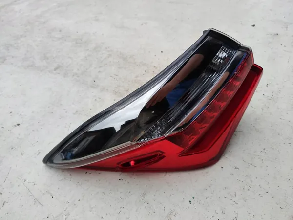 Luz trasera izquierda Toyota Corolla E16 Lift image 7
