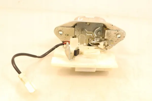 Fecho porta-malas Honda Jazz III OEM 0023 - Usado image 2