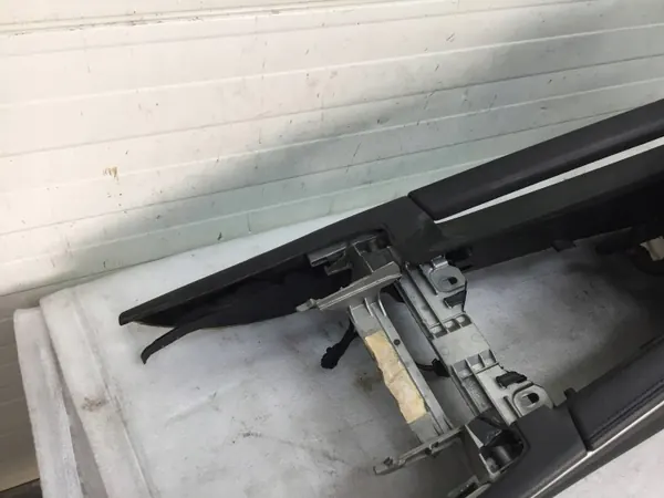 Mercedes-Benz ML W164 middenconsole armsteun OEM A1646801314 image 4