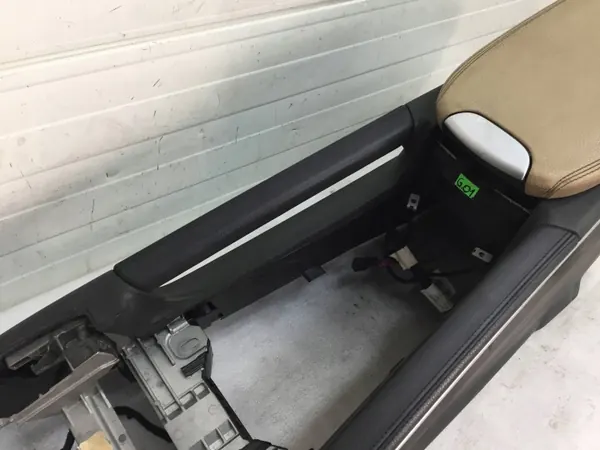 Mercedes-Benz ML W164 middenconsole armsteun OEM A1646801314 image 5