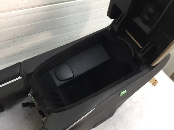 Mercedes-Benz ML W164 middenconsole armsteun OEM A1646801314 image 7
