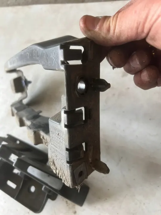 PEUGEOT PARTNER III IV 19- Suporte de para-choques traseiro direito OEM 9816808680 image 3