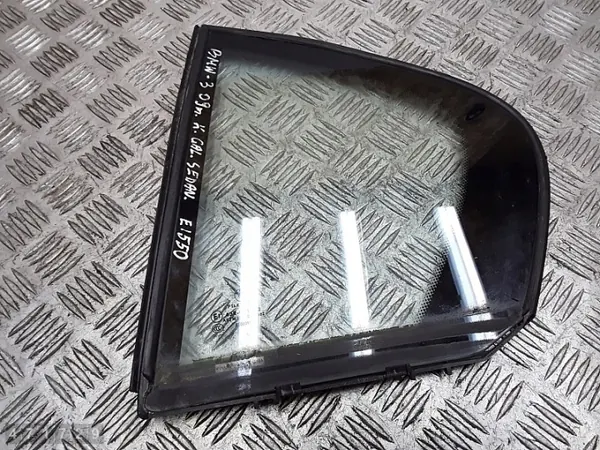 BMW E90/E91 Door Glass OEM e143r001582 - Used image 2