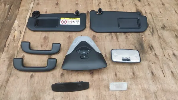 Toyota C-HR binnenverlichting OEM 81260-F4070 image 2