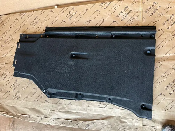 AUDI A4 B9 2.0 TFSI Vänster Underkörningsskydd 8W0825207 image 2