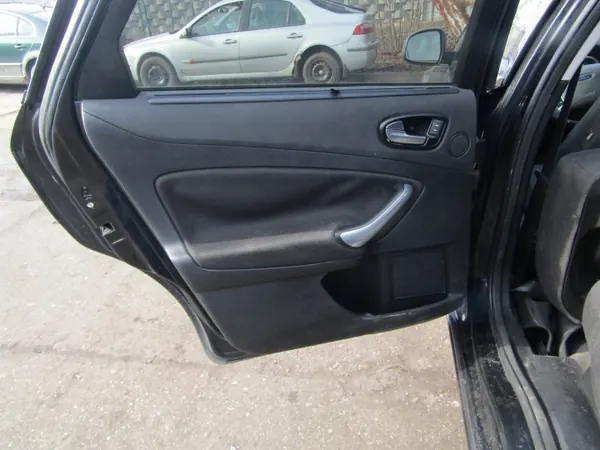 Panel de puerta Ford Mondeo MK4 OEM AK-6-91184 Usado image 3