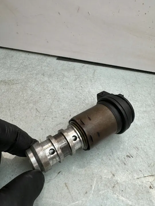 Sensor de posición de árbol de levas BMW OEM 543 - Usado image 2