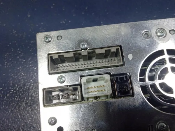 Infiniti Q50 Elevador Radio OEM 283304GN4F - Usado image 6