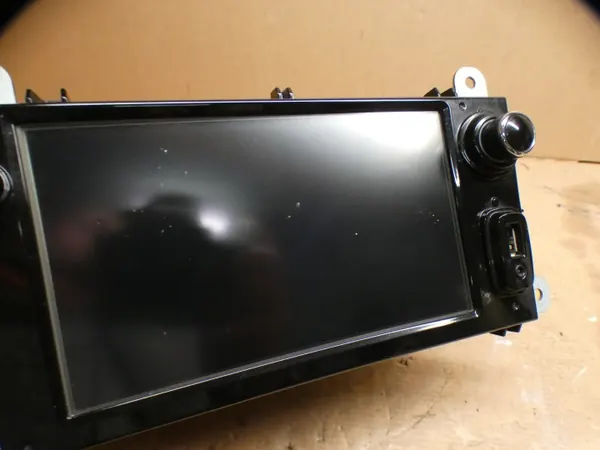 Renault Clio IV Radio Navigation OEM 281152928R image 5