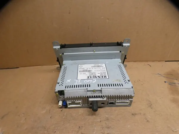 Renault Clio IV Radio Navigation OEM 281152928R image 6