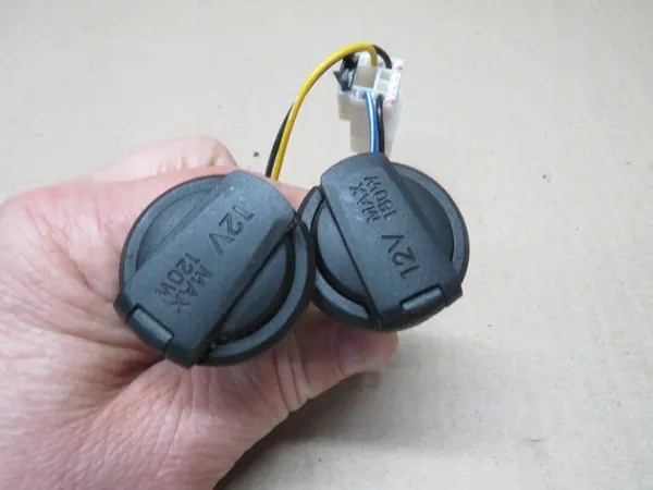 Kia Sportage III 12V-uttag OEM 4109 Begagnad image 5