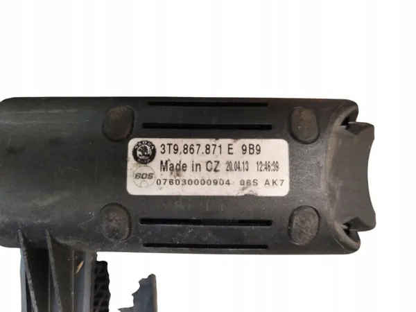 Store de coffre arrière Skoda Superb II Break OEM 3T9867871E image 3