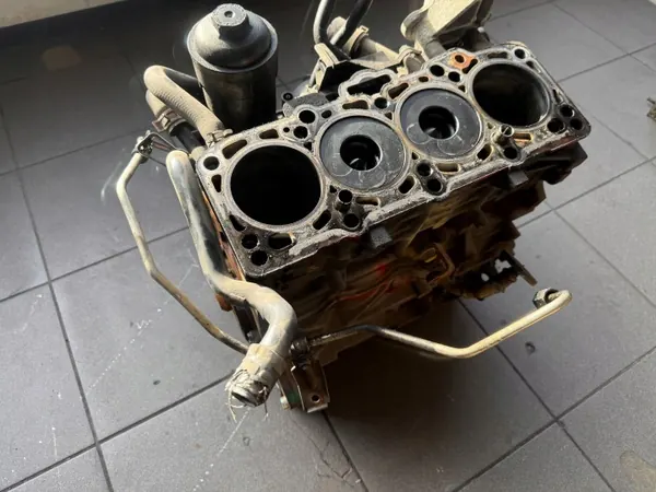 Bloco motor Volkswagen usado OEM 03G021AB image 2