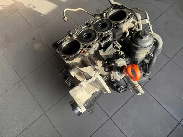 Bloco motor Volkswagen usado OEM 03G021AB image 4