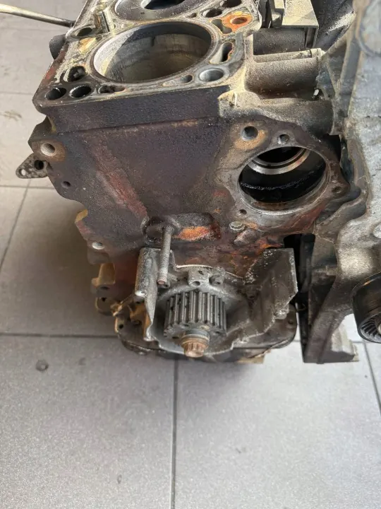 Bloco motor Volkswagen usado OEM 03G021AB image 6
