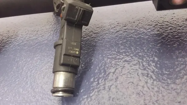 PEUGEOT 407 I 2.2B Brandstofrail 01F004A 9628084680 image 5