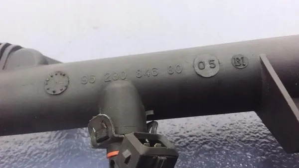 PEUGEOT 407 I 2.2B Brandstofrail 01F004A 9628084680 image 6