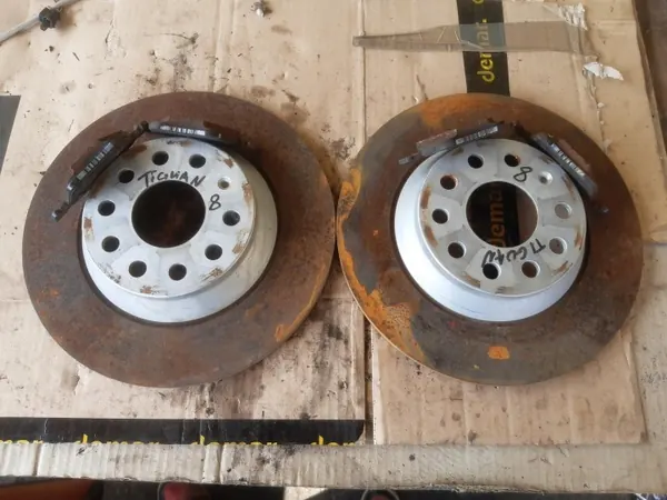 Set Remschijven & Blokken Achter OEM 5QN615601 image 2