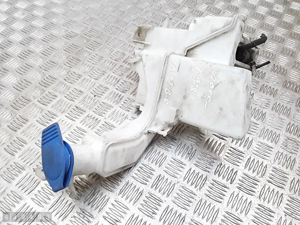 VW Passat Tuulilasinpesunestesäiliö 2010 3c0955453j image 2