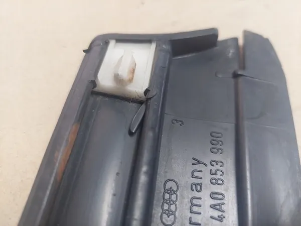 Acabamento de para-lama dianteiro direito Audi 100 A6 C4 image 5