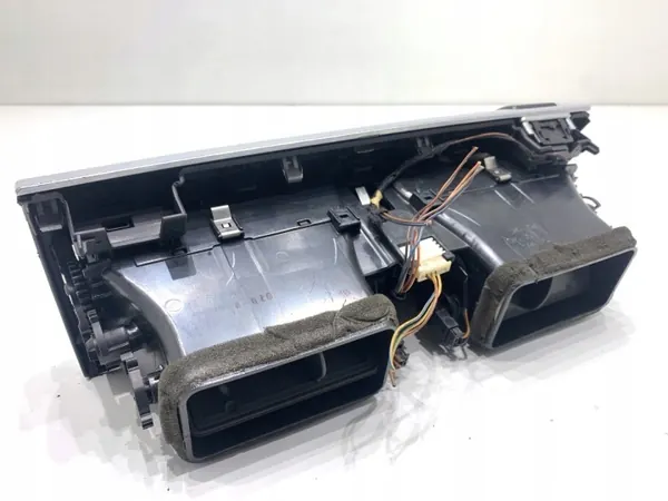 Etupään ilmanvaihtohila OEM 7161801 BMW E71 SUV image 3