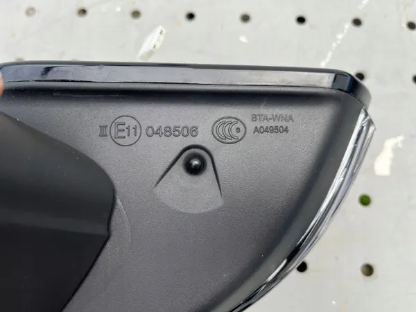 Espejo Volvo OE usado OEM 67576898 image 3